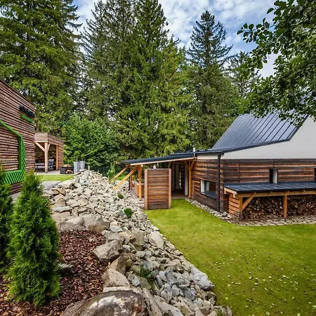 Chaloupka, Ktera Existuje