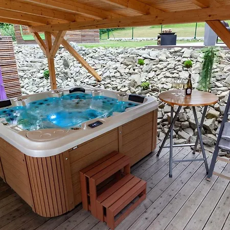 Chaloupka, Ktera Existuje * אוסטרביצה