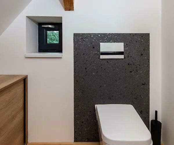 Chaloupka, Ktera Existuje Villa *